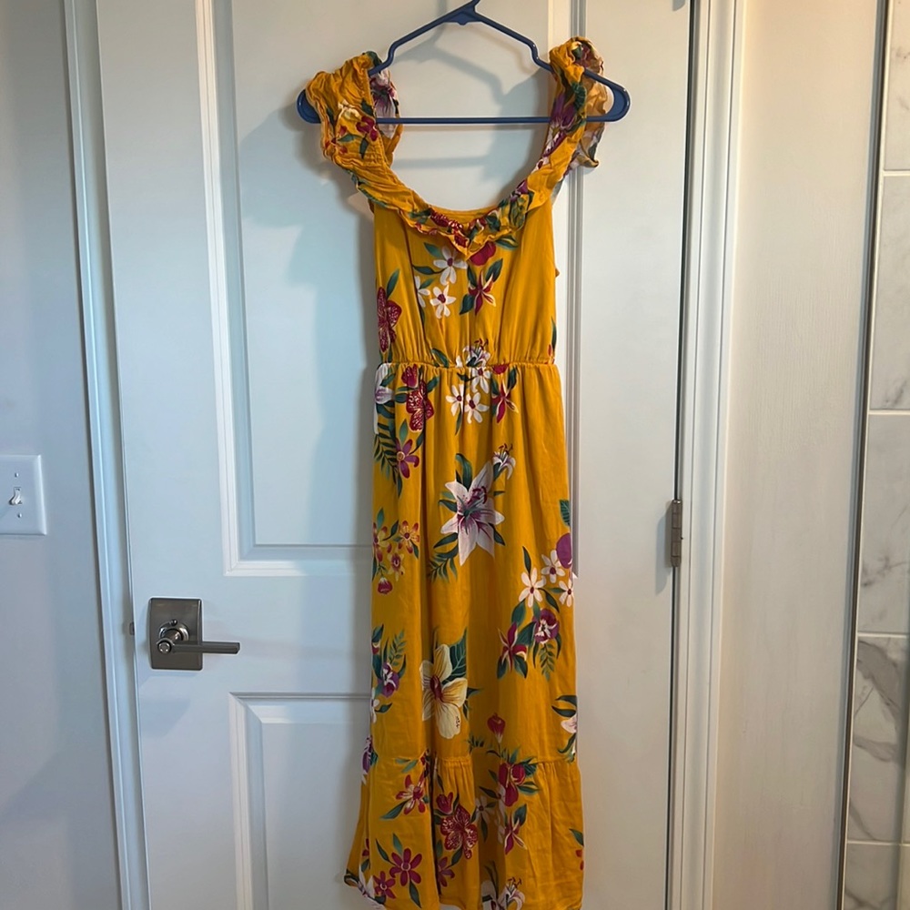 Yellow floral midi dress!